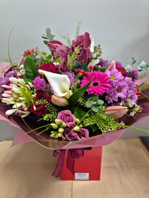 Deluxe Florist Choice Aqua Hantied