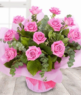 12 Pink Roses