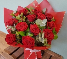 Valentines 12 Red Roses