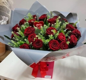 Deluxe 24 Red Rose Aqua Handtied